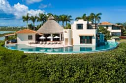 Bajacu Villa - Image 4