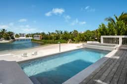 5BR Lagoon Villa + Guest House 17 - Image 4