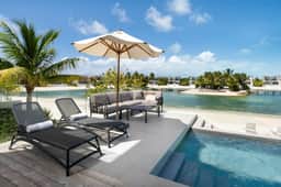 5BR Lagoon Villa + Guest House 17 - Image 5