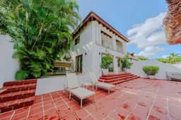 Blue Cottage - Image 4