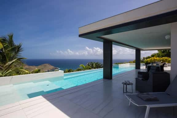 Villa Rose Dog - Image 1