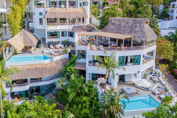 Las Villas 8BR - Image 1