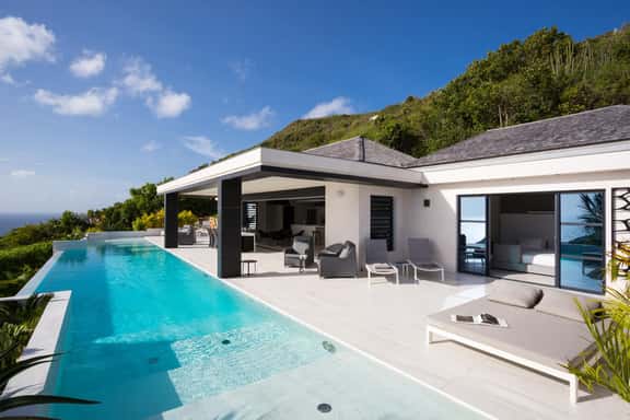 Villa Rose Dog - Image 1
