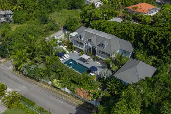 Seastar House and Cottage - Image 1