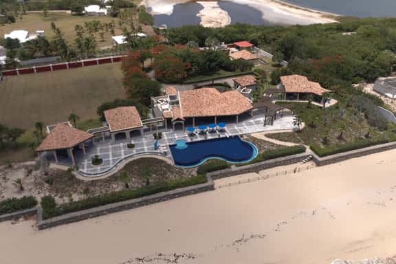 Casa de la Playa 5BR - Image 1