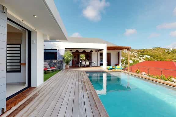 Fun And Sun 2BR - Image 1