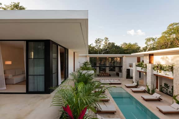 Hacienda Babylon - Image 1