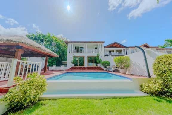 Blue Cottage - Image 1