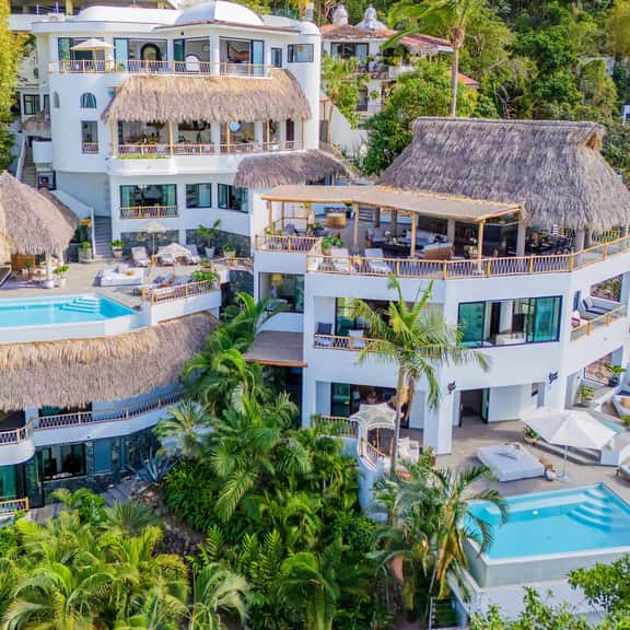 Las Villas 8BR - Image 1
