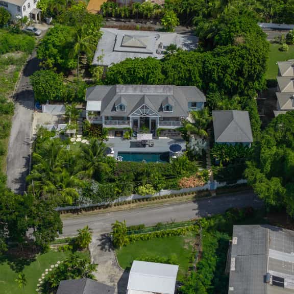 Seastar House and Cottage - Image 1