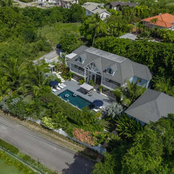 Seastar House and Cottage - Image 1
