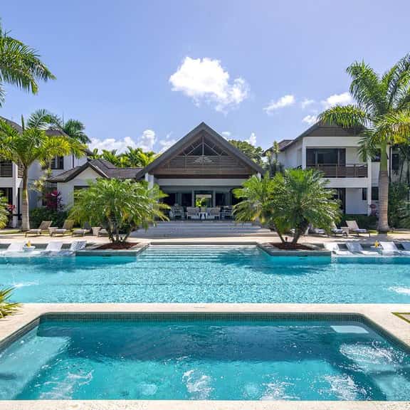 Villa Canoe Cove - Image 1