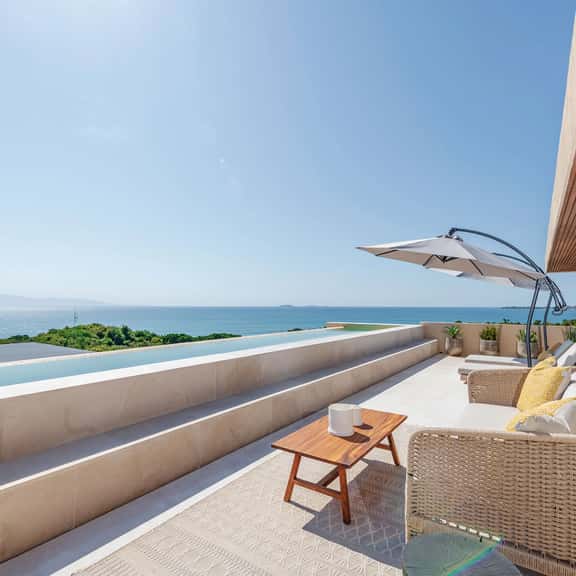Rooftop PH Oasis - Image 1