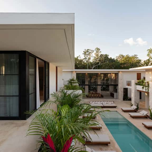 Hacienda Babylon - Image 1
