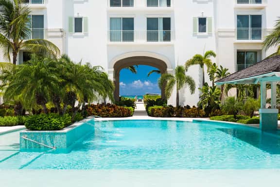 Oceanfront Luxury 4BR Suite - Image 3