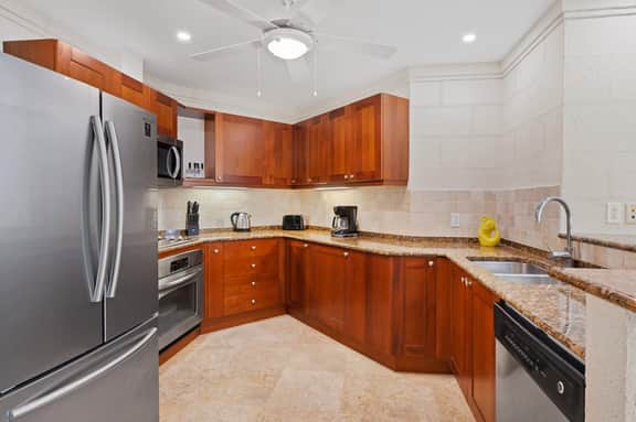 Royal Apt 214 2BR - Image 5