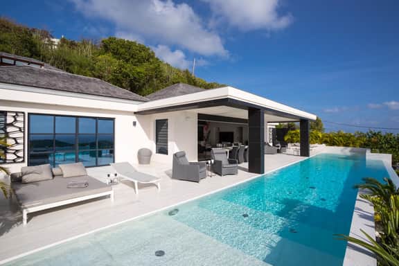 Villa Rose Dog - Image 3