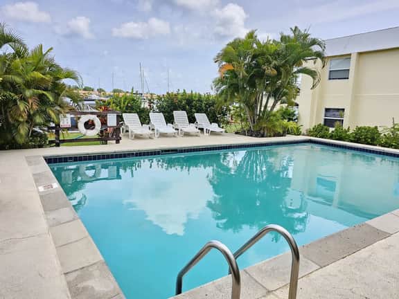 Bay View 7 1BR - Image 3