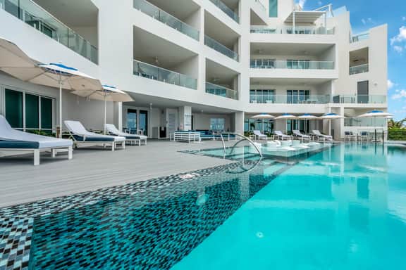Club Suite-Rum Point - Image 4