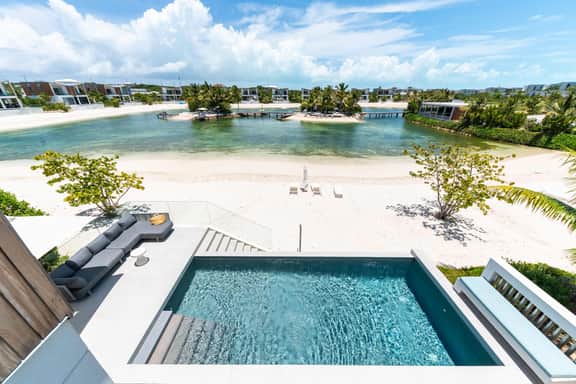 5BR Lagoon Villa + Guest House 16 - Image 3
