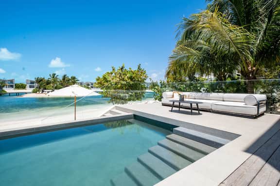 Lagoon Villa 6BR + Guesthouse - Image 5